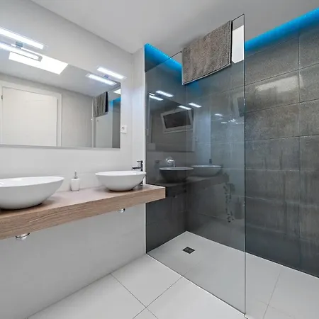Magnificant First Line Apartment *